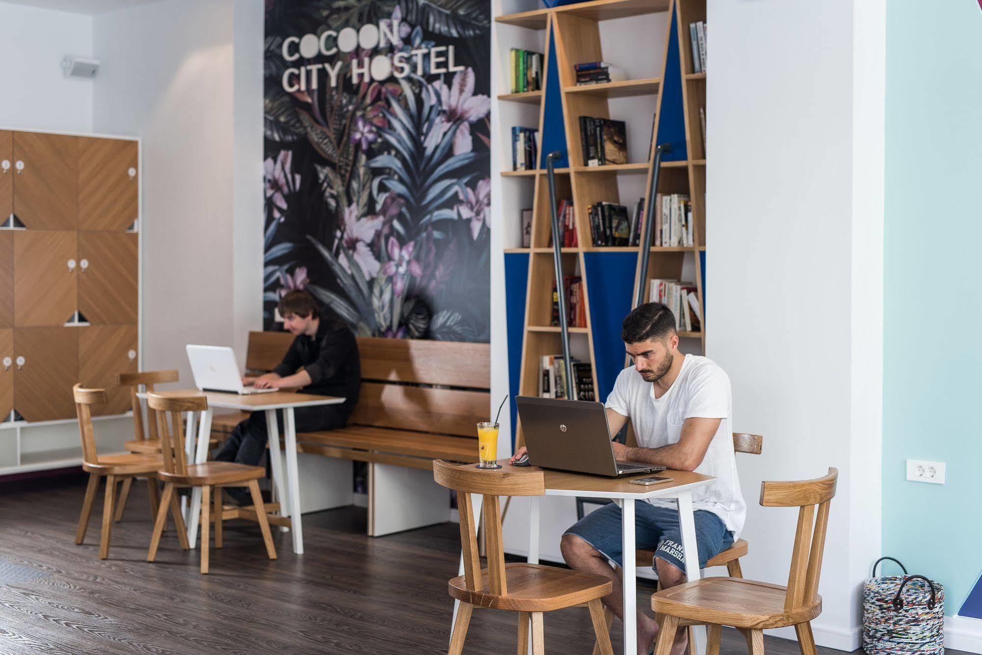 Cocoon Hostel *