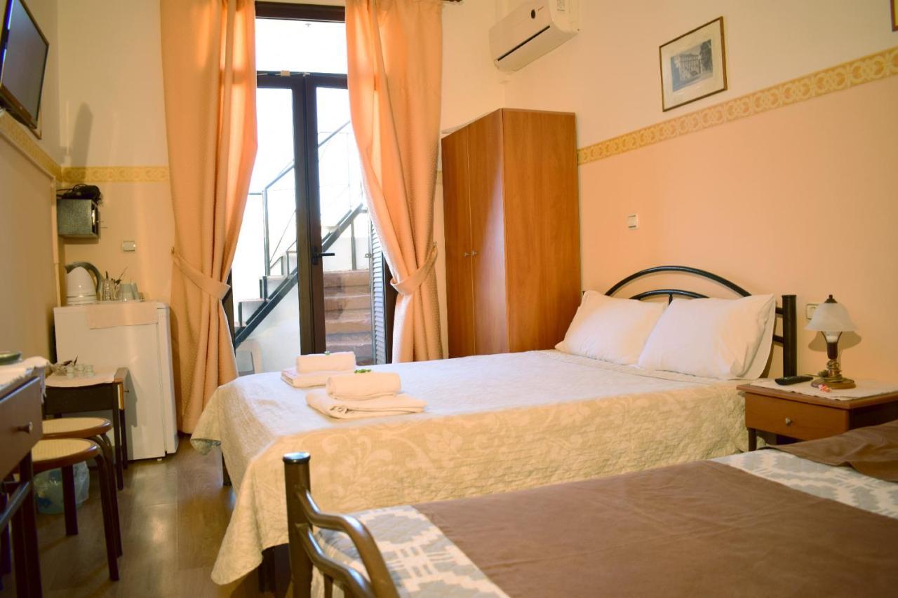 Stoa Rooms