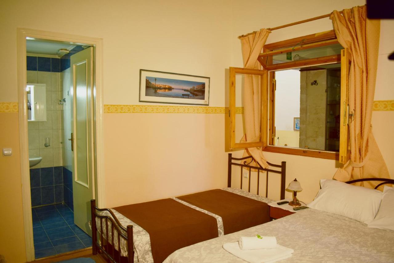 Stoa Rooms