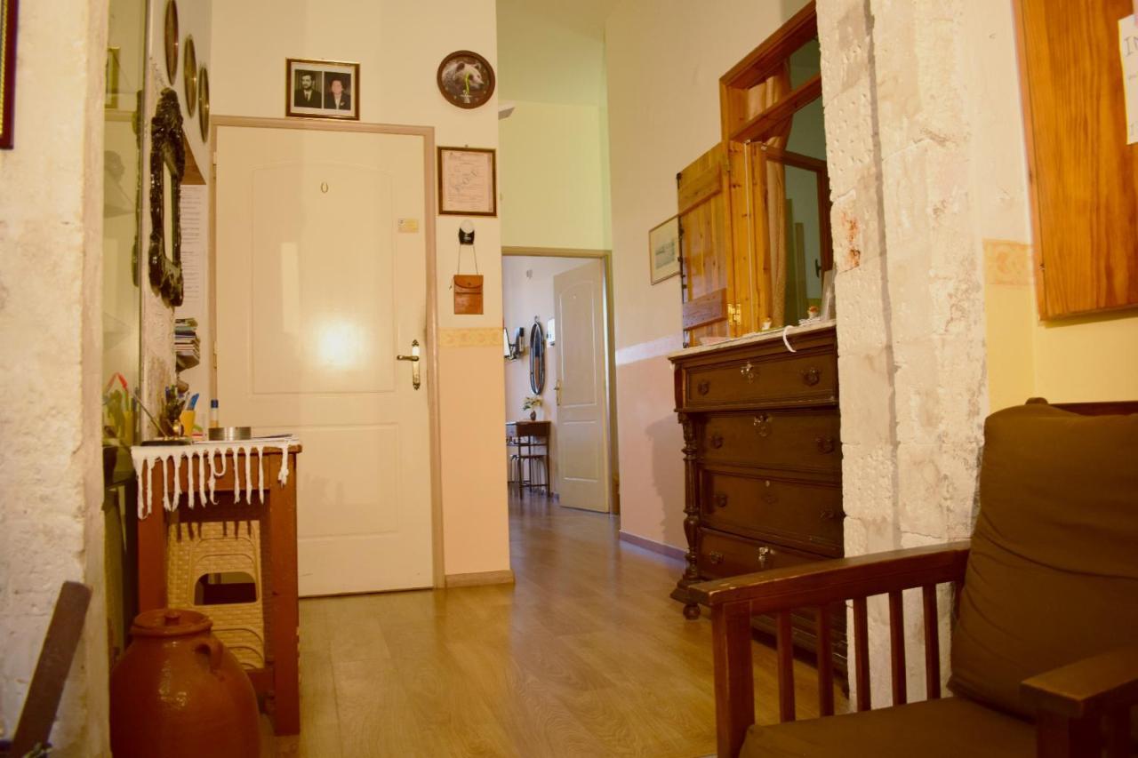 Stoa Rooms *