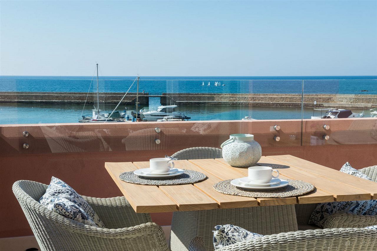 Avra Venetian Harbour * Chania (Crete)