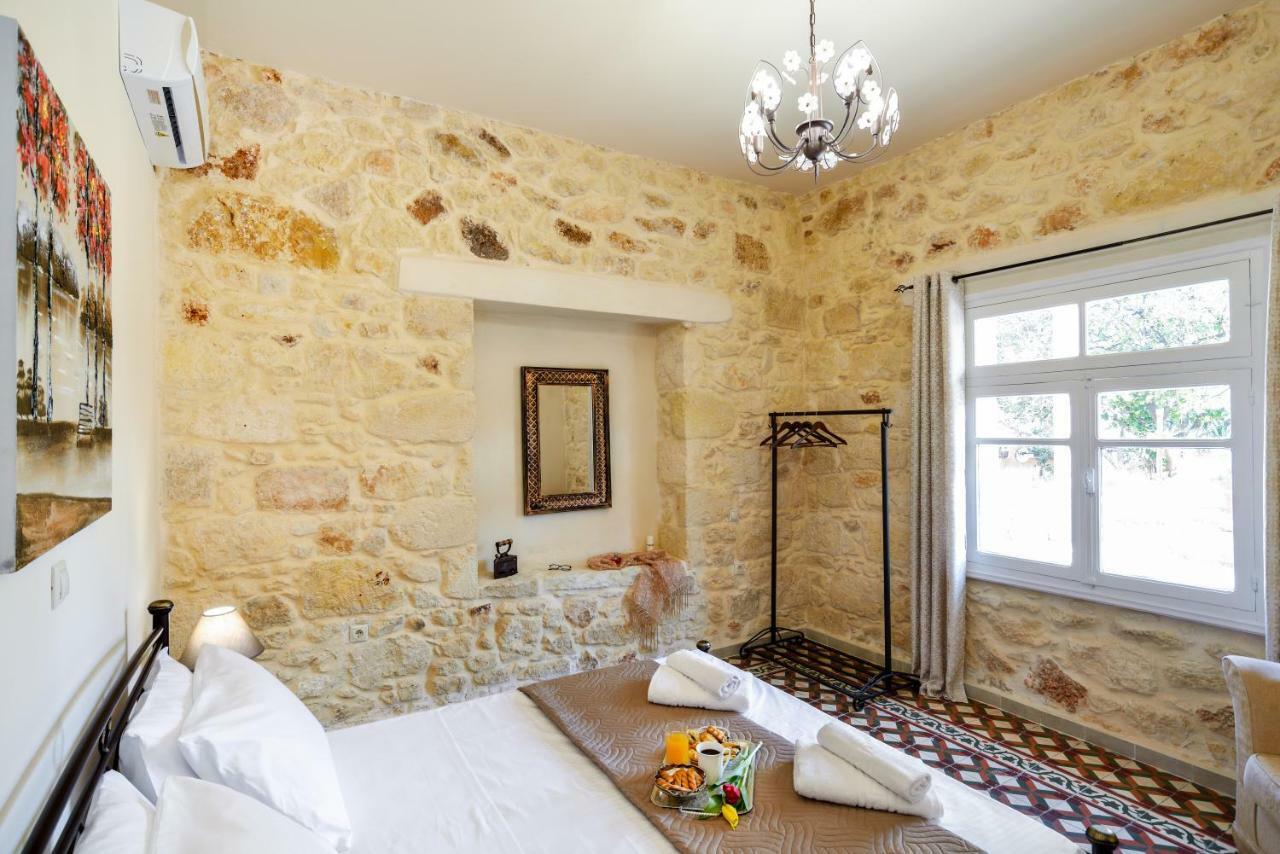 Michalis Stonehouse * Chania (Crete)